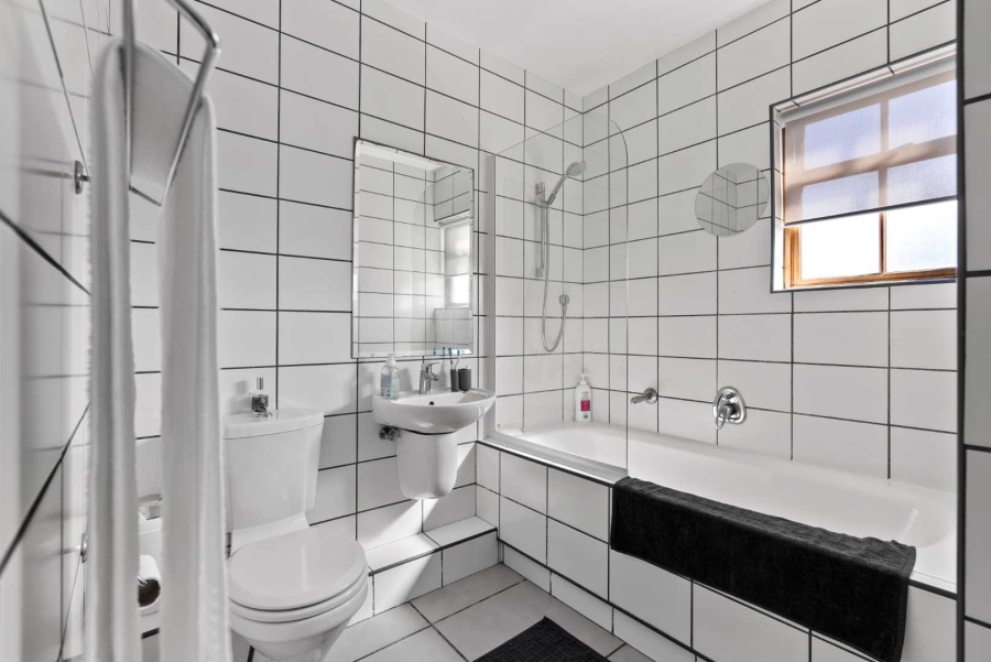 To Let 1 Bedroom Property for Rent in Sea Point Western Cape